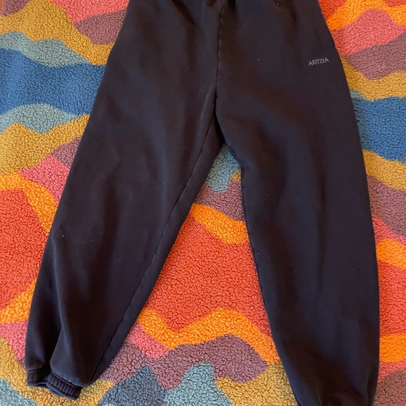 Aritzia Sweat Fleece - Cozy Fleece Black - Picture 9 of 9